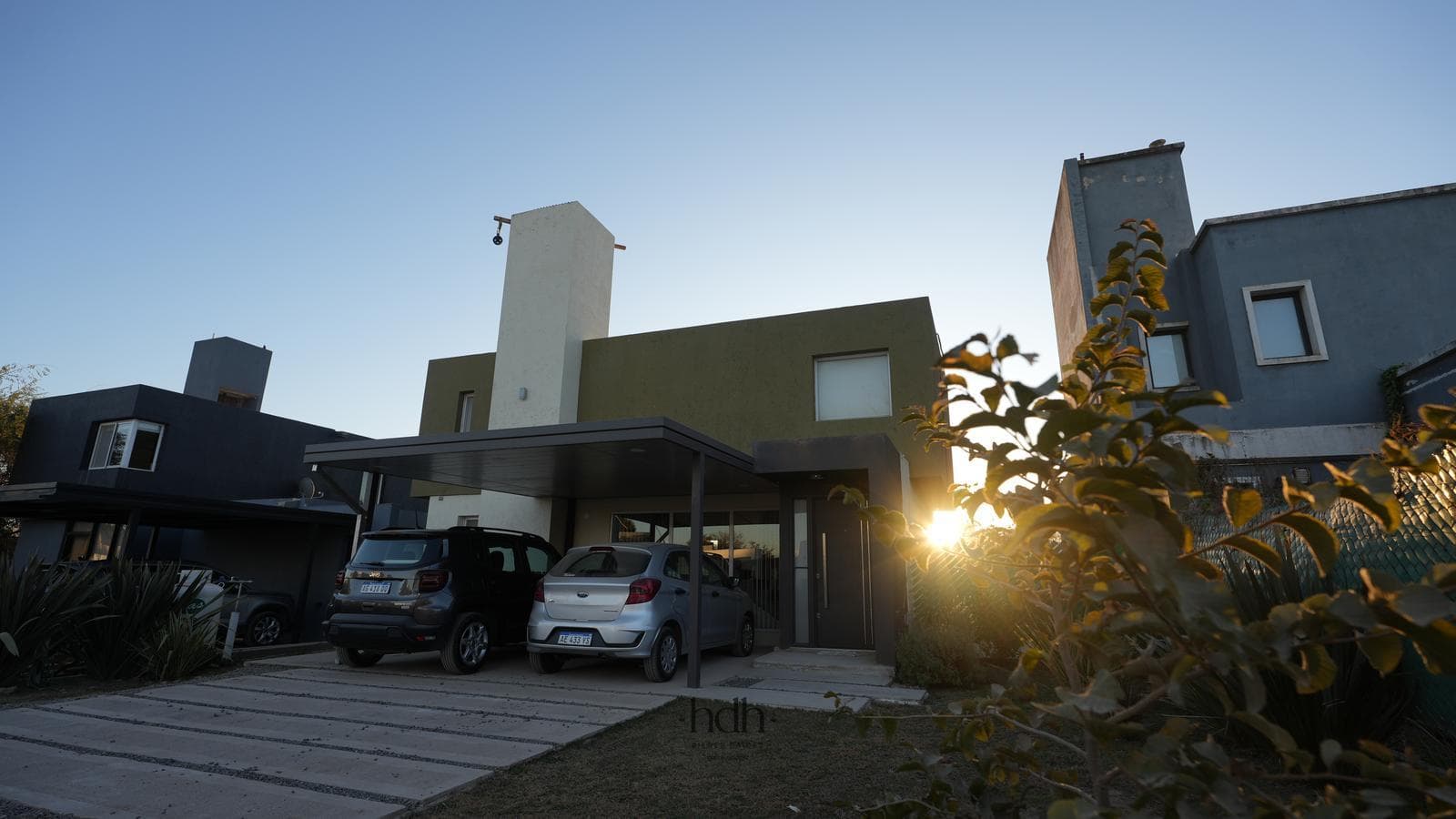 House for sale: 3 bedrooms, 2 bathrooms, pool, 24-hour security