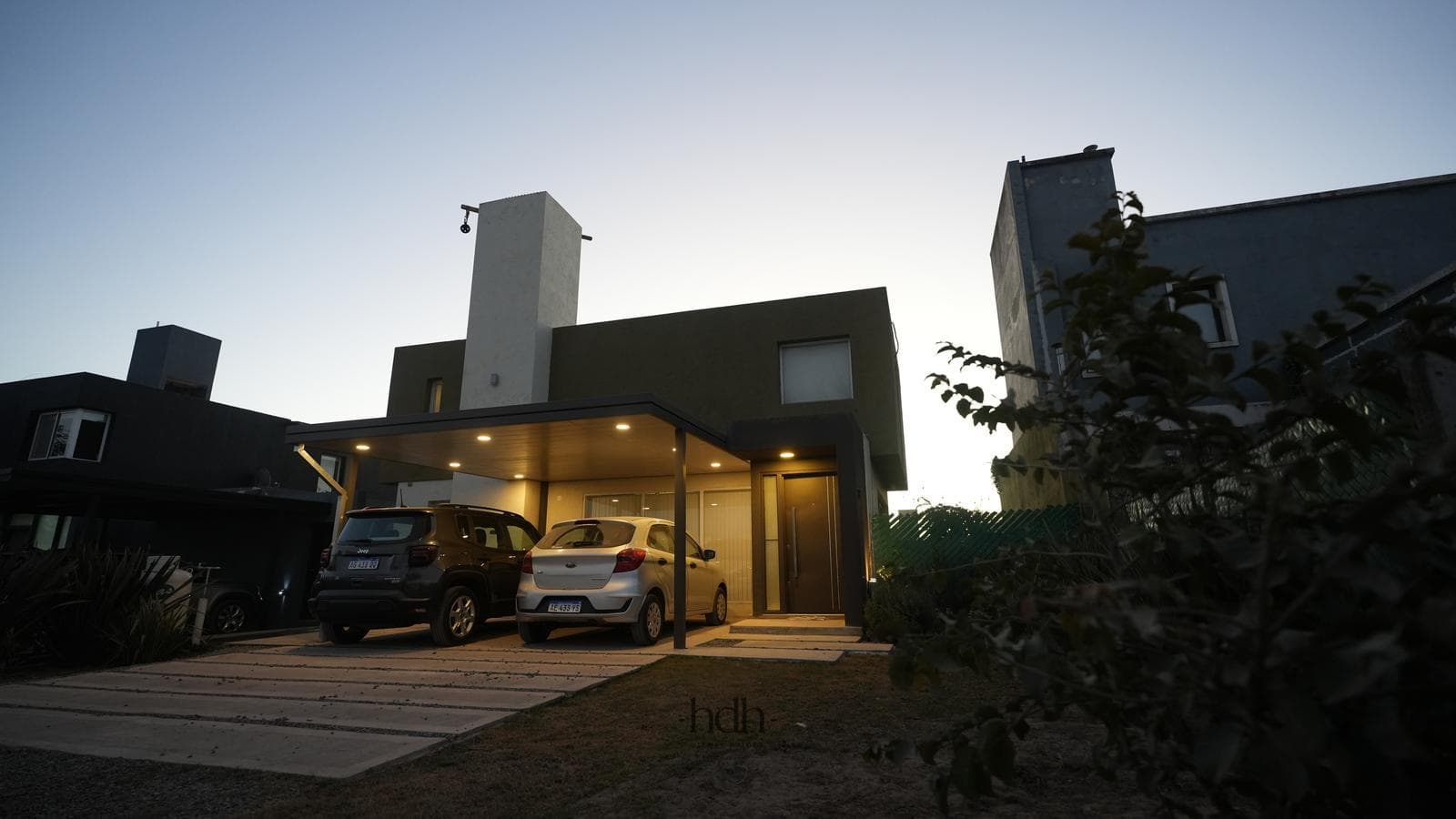 House for sale: 3 bedrooms, 2 bathrooms, pool, 24-hour security