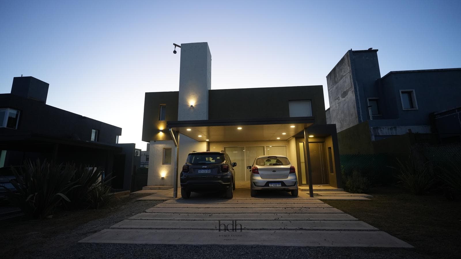 House for sale: 3 bedrooms, 2 bathrooms, pool, 24-hour security