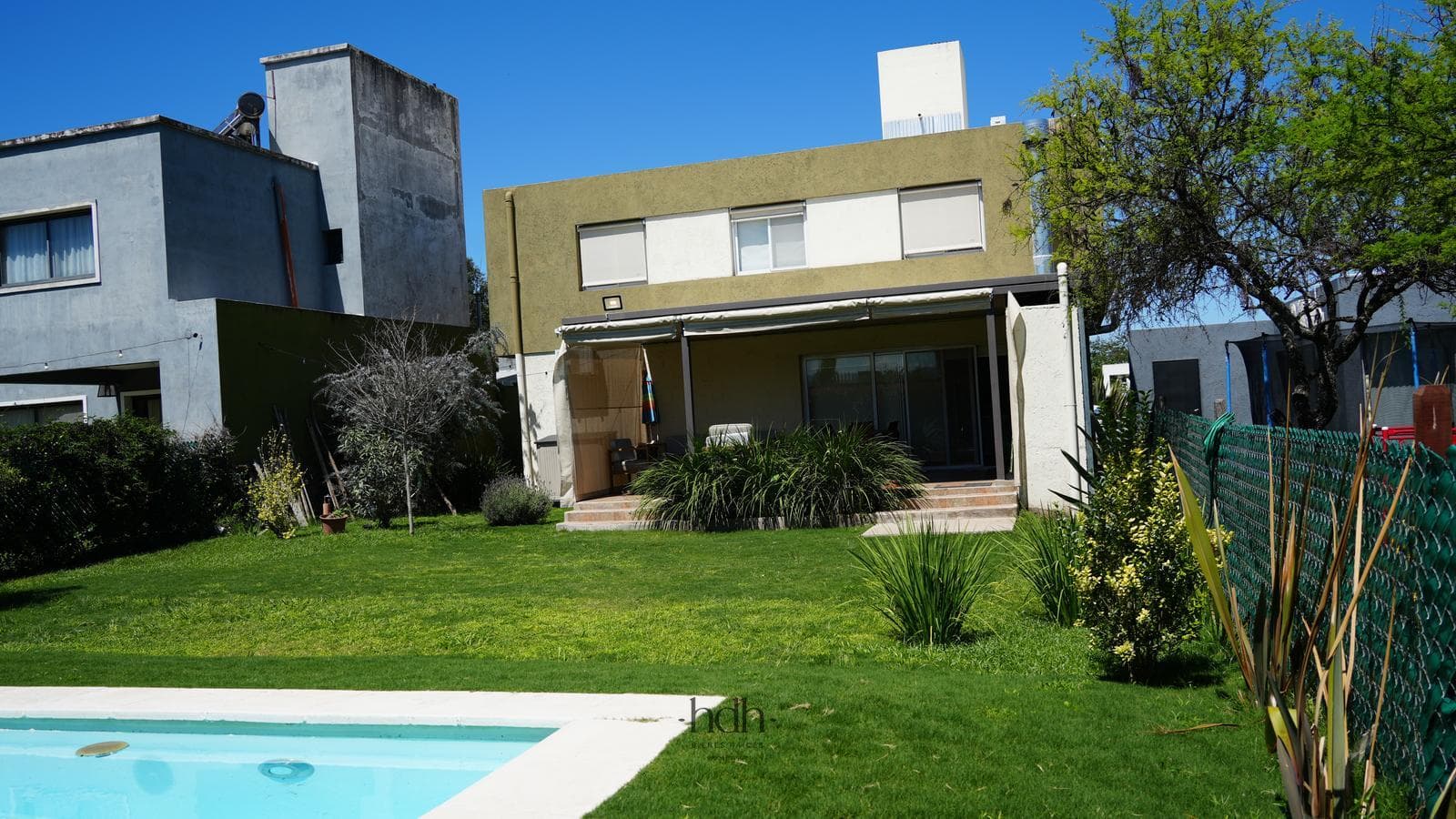 House for sale: 3 bedrooms, 2 bathrooms, pool, 24-hour security