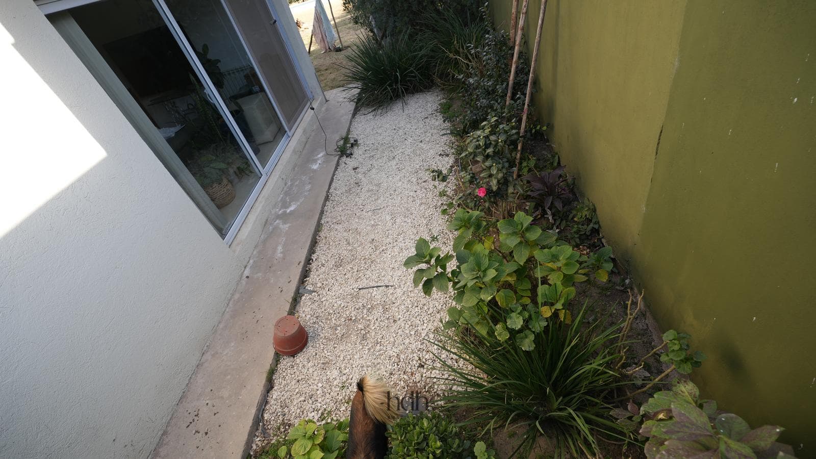 House for sale: 3 bedrooms, 2 bathrooms, pool, 24-hour security