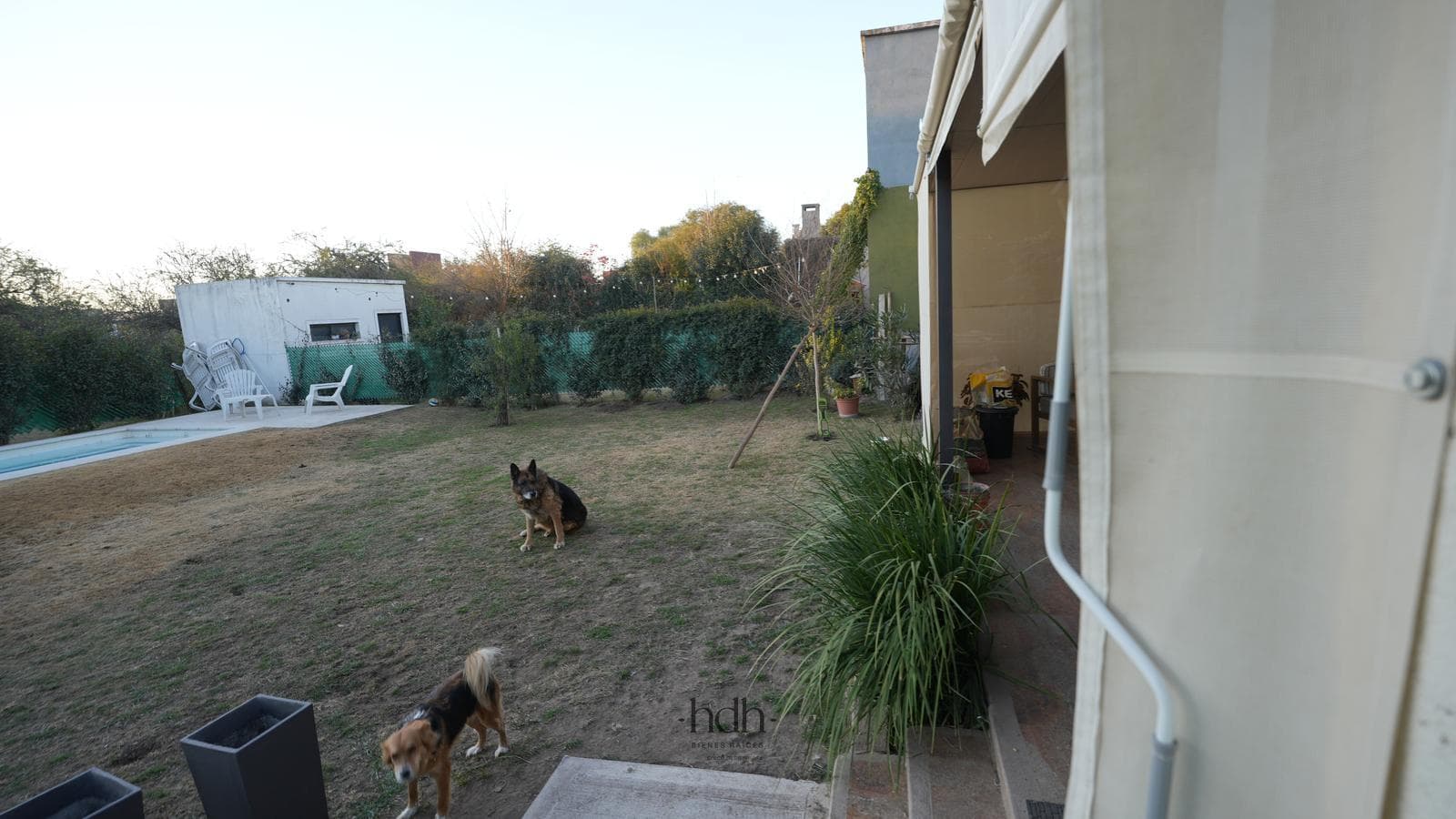 House for sale: 3 bedrooms, 2 bathrooms, pool, 24-hour security