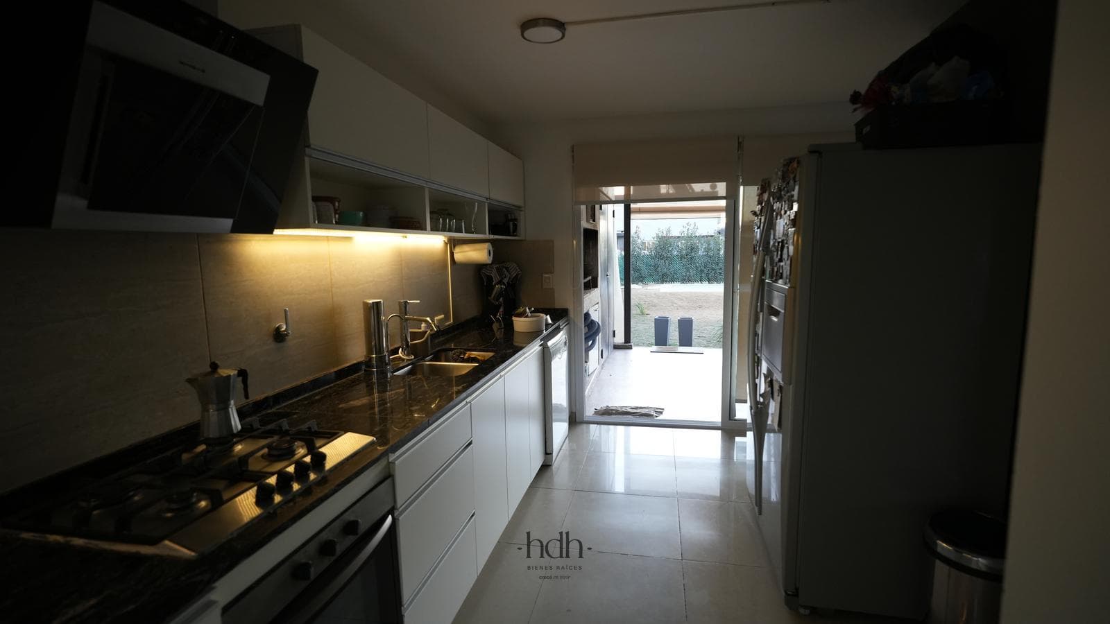 House for sale: 3 bedrooms, 2 bathrooms, pool, 24-hour security