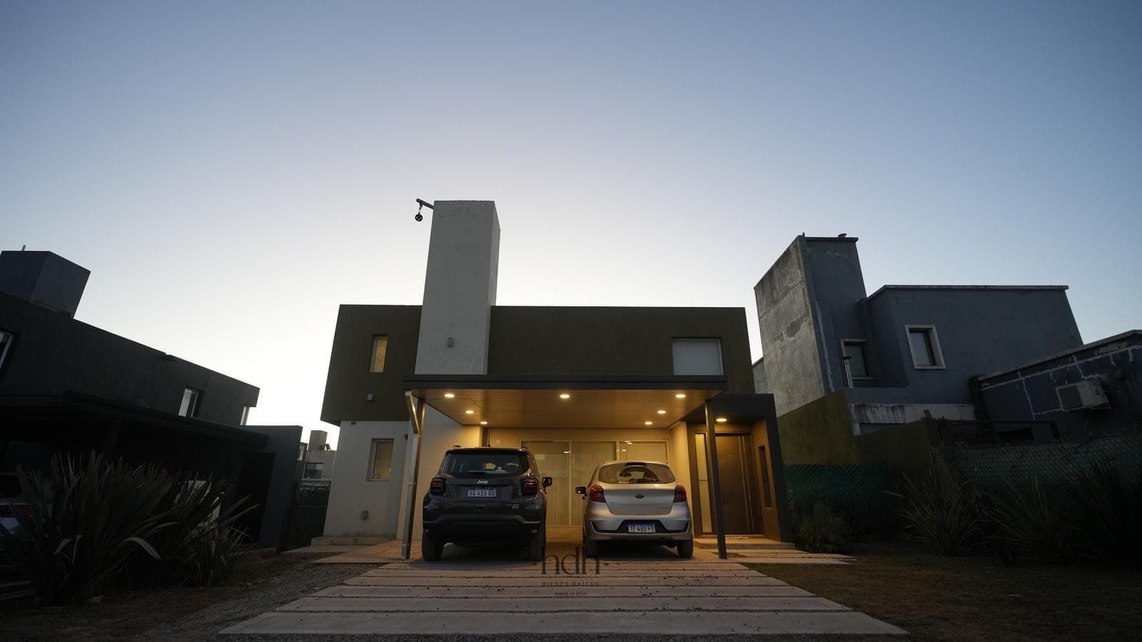House for sale: 3 bedrooms, 2 bathrooms, pool, 24-hour security