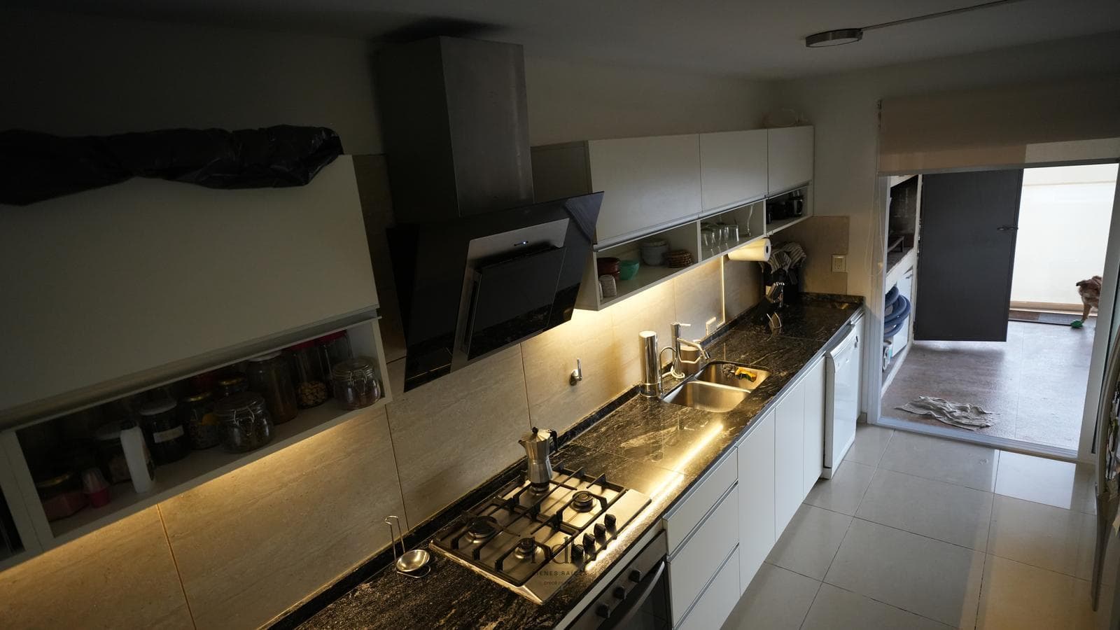 House for sale: 3 bedrooms, 2 bathrooms, pool, 24-hour security