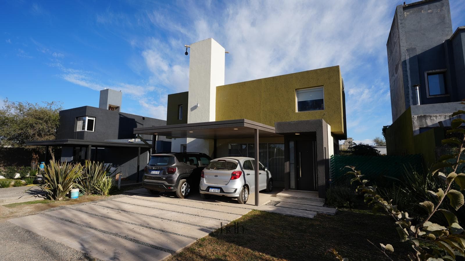 House for sale: 3 bedrooms, 2 bathrooms, pool, 24-hour security