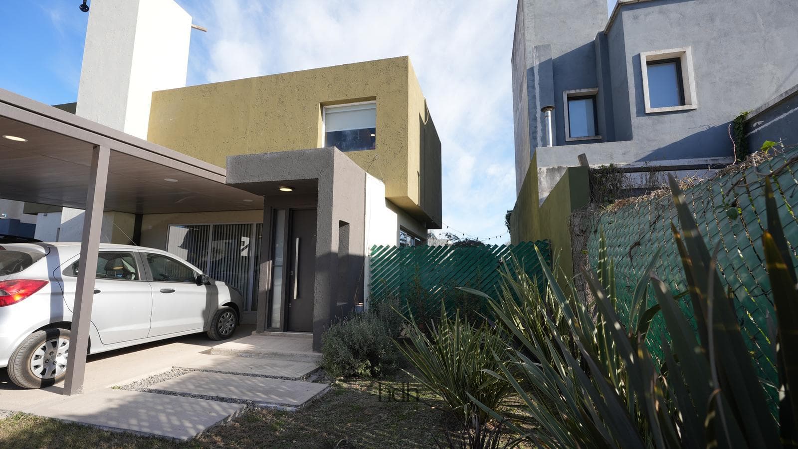 House for sale: 3 bedrooms, 2 bathrooms, pool, 24-hour security
