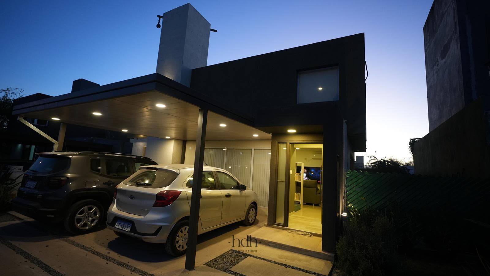 House for sale: 3 bedrooms, 2 bathrooms, pool, 24-hour security