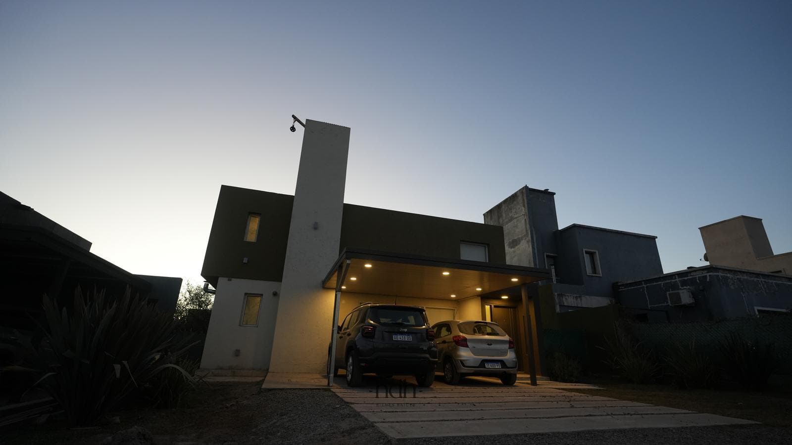 House for sale: 3 bedrooms, 2 bathrooms, pool, 24-hour security
