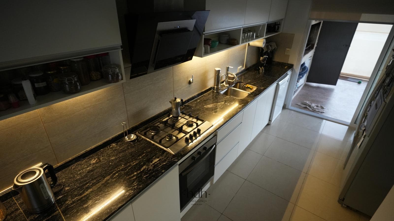 House for sale: 3 bedrooms, 2 bathrooms, pool, 24-hour security