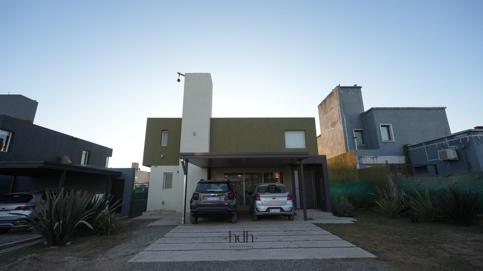 House for sale: 3 bedrooms, 2 bathrooms, pool, 24-hour security