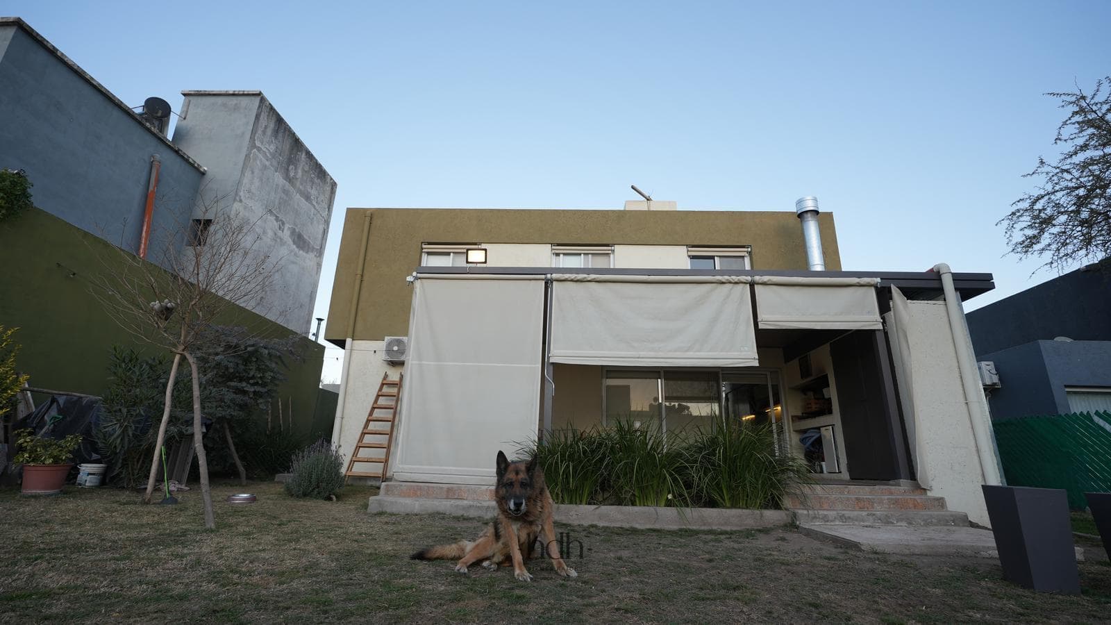 House for sale: 3 bedrooms, 2 bathrooms, pool, 24-hour security