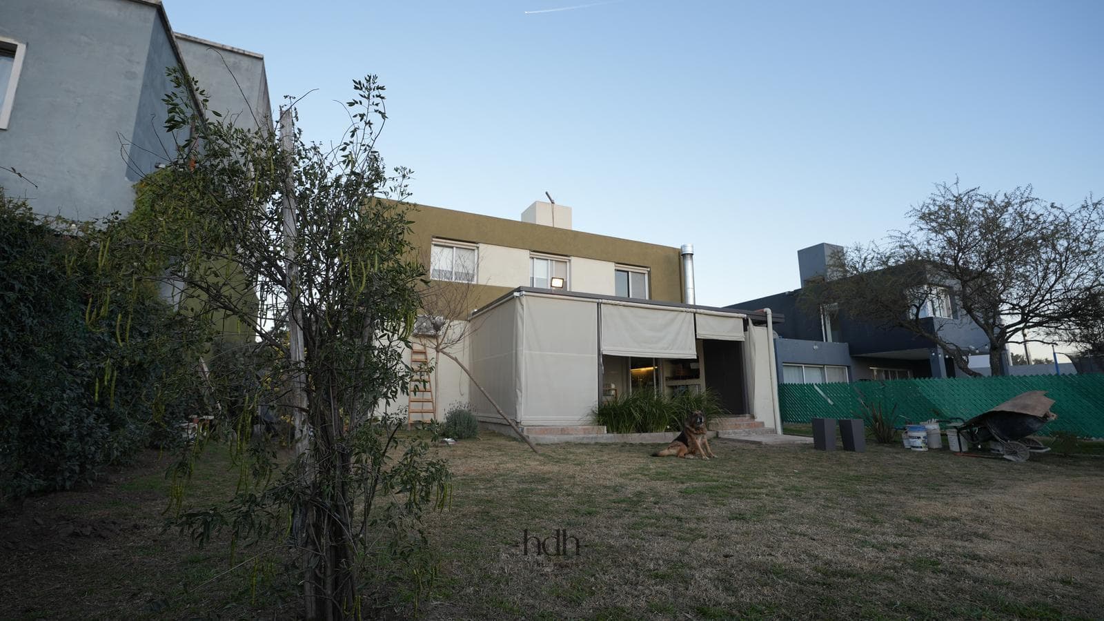 House for sale: 3 bedrooms, 2 bathrooms, pool, 24-hour security