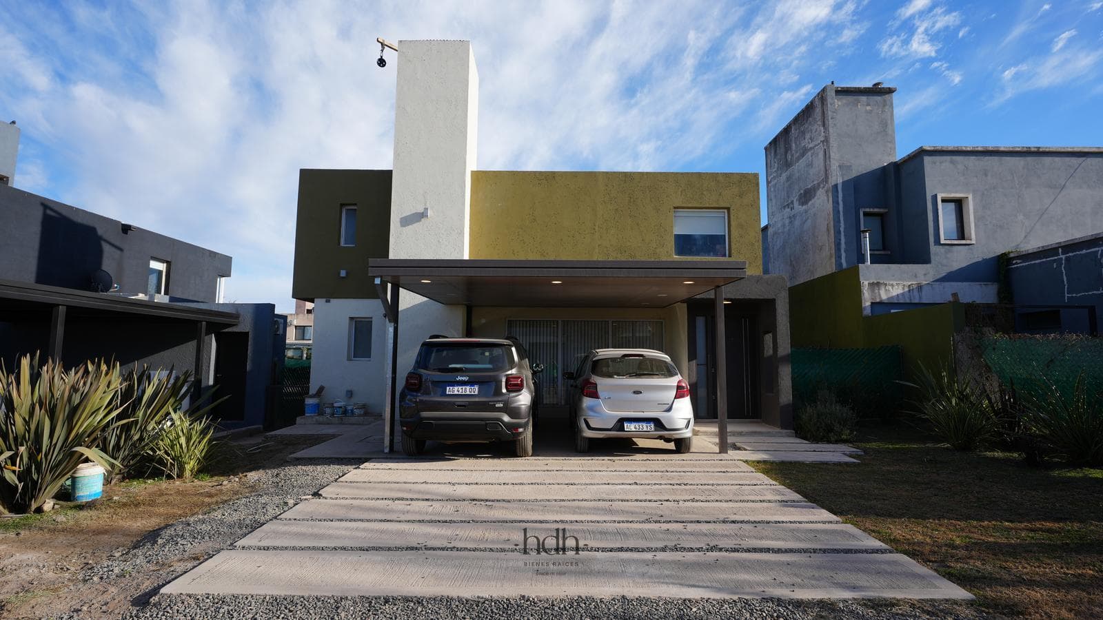 House for sale: 3 bedrooms, 2 bathrooms, pool, 24-hour security