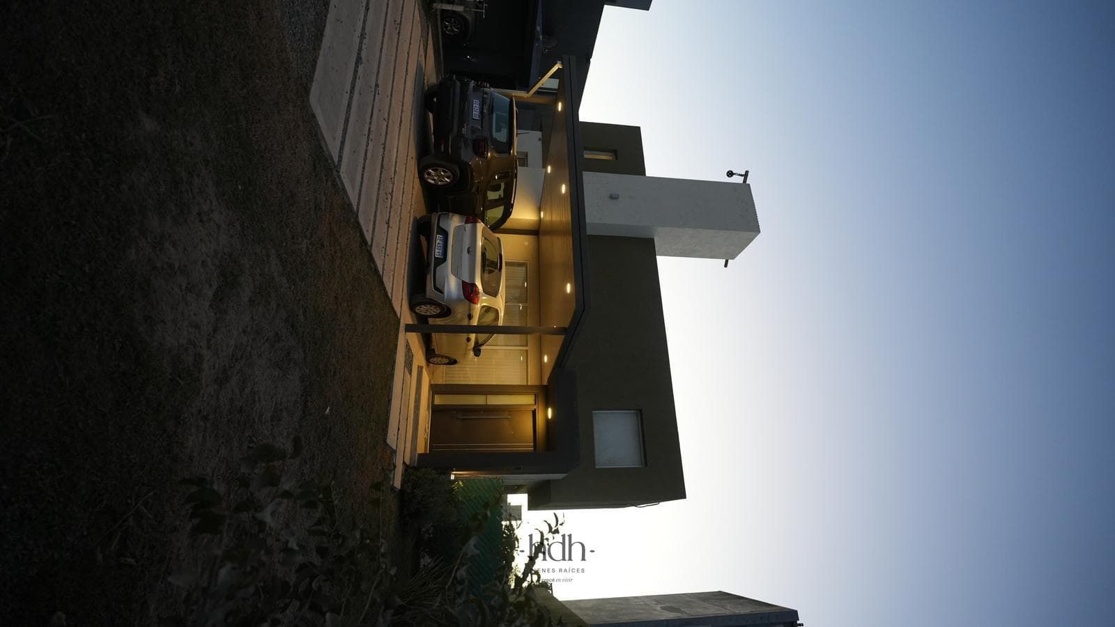House for sale: 3 bedrooms, 2 bathrooms, pool, 24-hour security