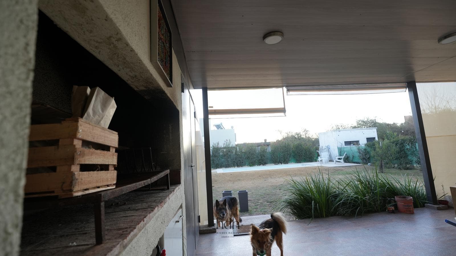 House for sale: 3 bedrooms, 2 bathrooms, pool, 24-hour security