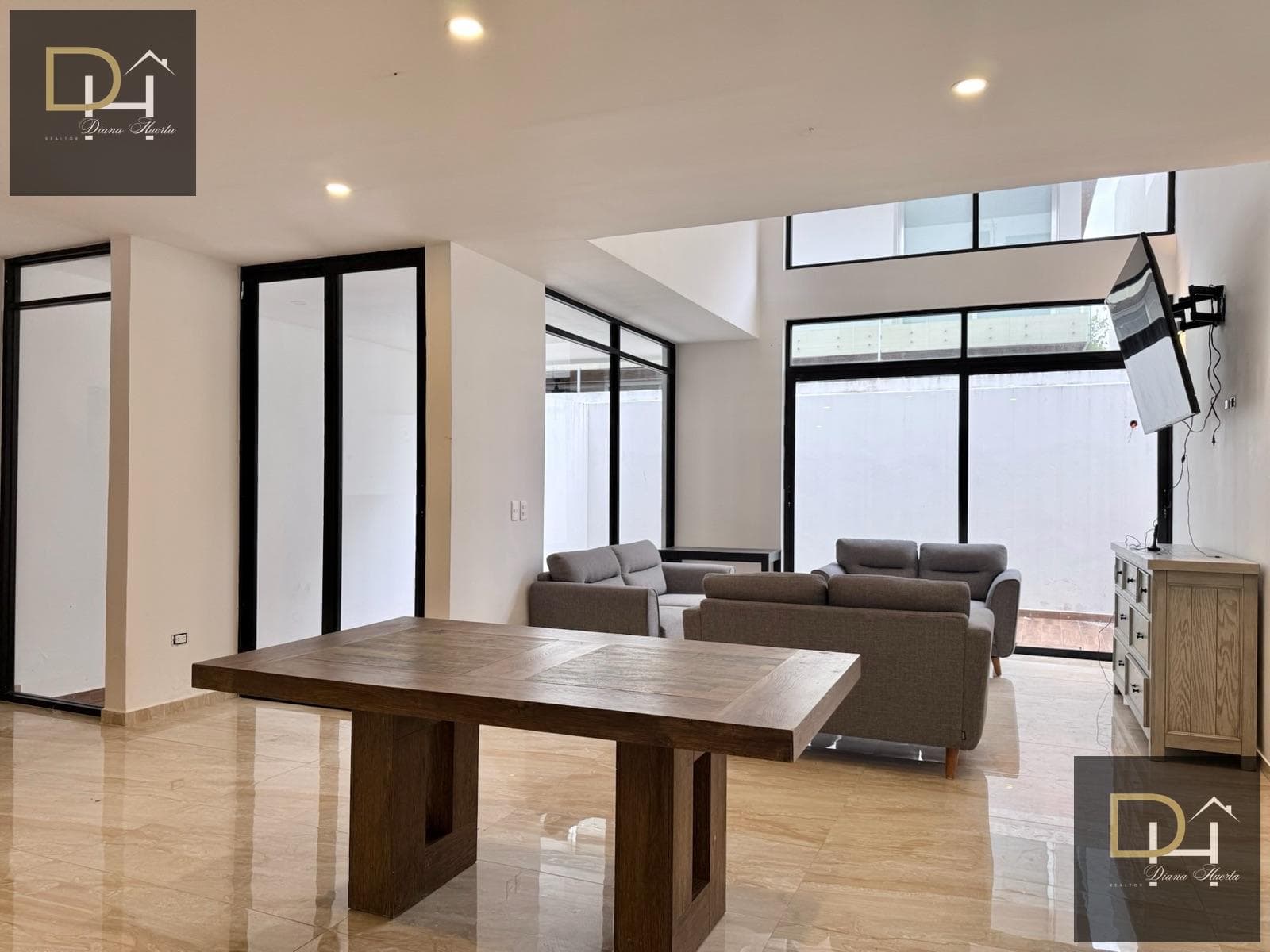 Beautiful house for sale or rent, just steps from the Clubhouse at Residencial Aqua!!
