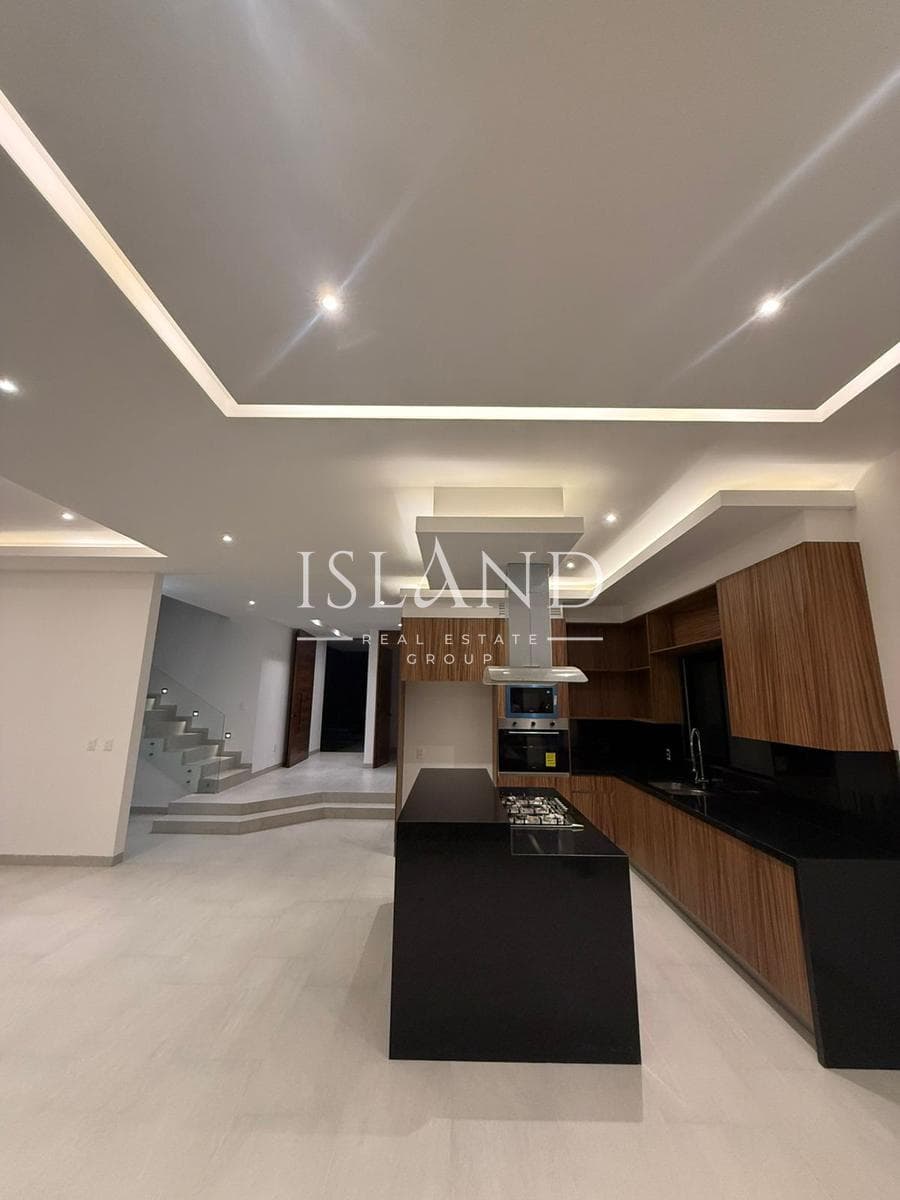 CASA EN VENTA y RENTA EN CANCÚN, VÍA CUMBRES