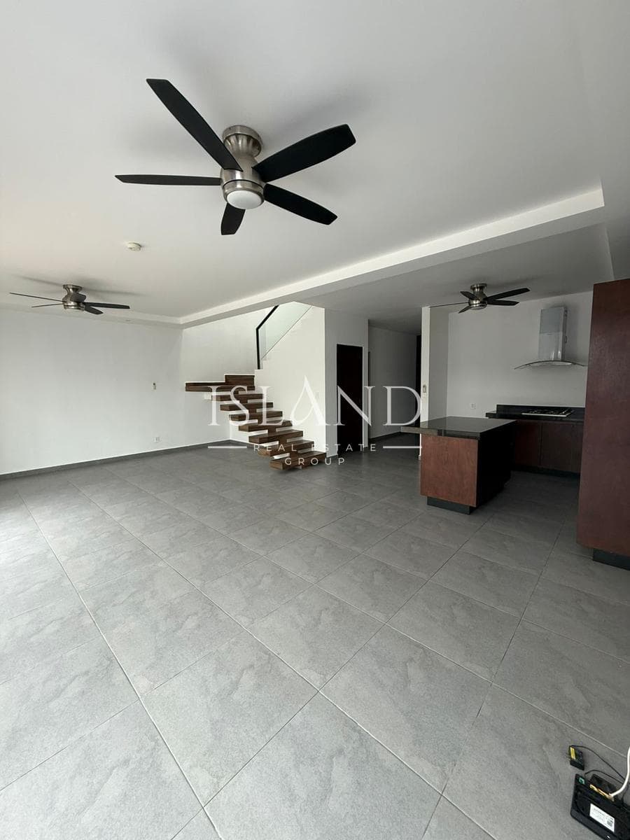 CASA EN VENTA EN CANCÚN, SUPERMANZANA 330