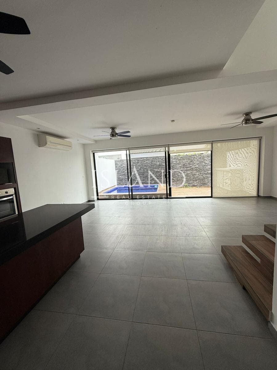 CASA EN VENTA EN CANCÚN, SUPERMANZANA 330