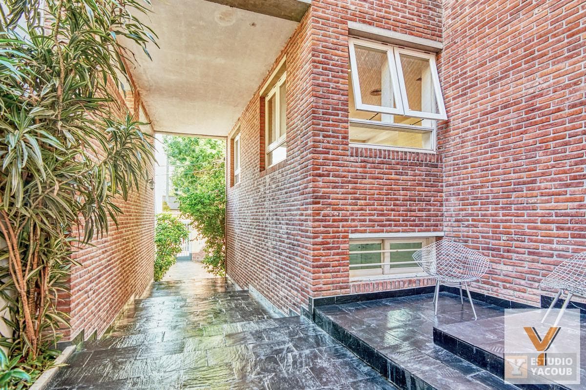 House for sale - 4 bedrooms, 4 bathrooms - 350 m² - Parking spaces - La Plata