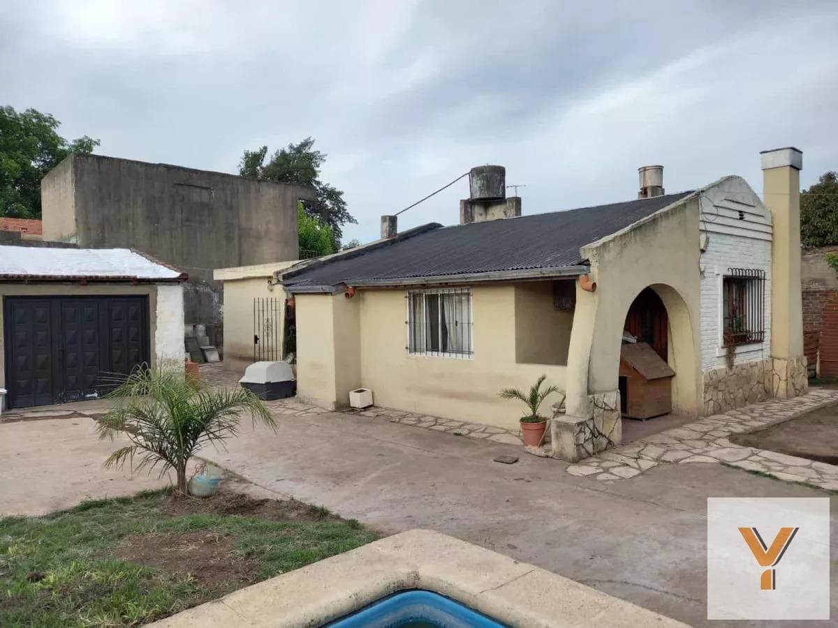 House for Sale - 2 Bedrooms, 1 Bathroom - Garage - 400 m² - Glew, Almirante Brown