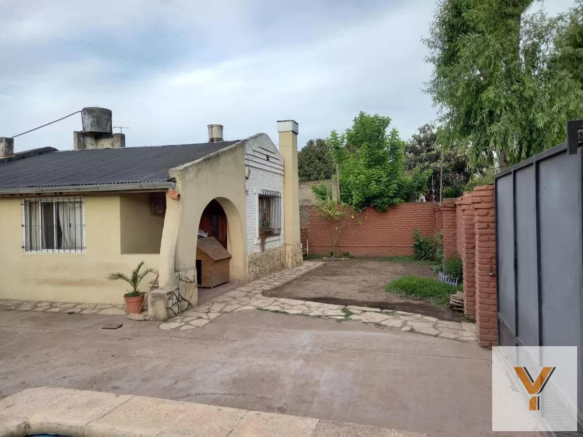 House for Sale - 2 Bedrooms, 1 Bathroom - Garage - 400 m² - Glew, Almirante Brown