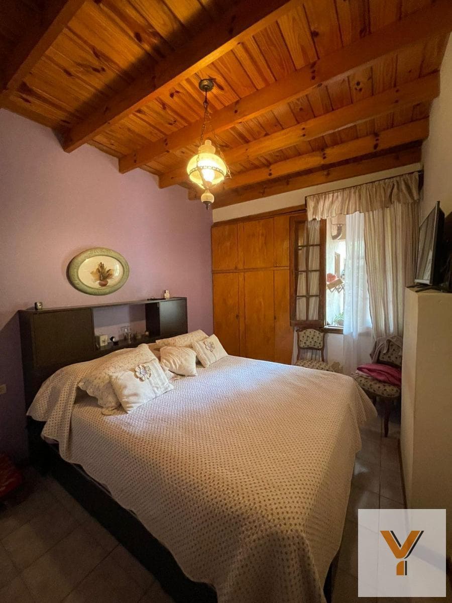 House for Sale - 4 Bedrooms, 2 Bathrooms - 200 m² - Azul