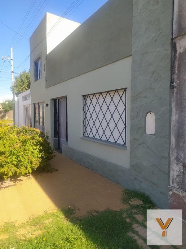 House for Sale - 1 Bedroom, 2 Bathrooms - Garage - 250 m² - Olavarría