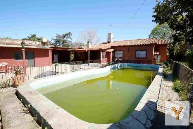 House for Sale - 5 Bedrooms, 2 Bathrooms - Garage - Pool - 280 m² - Manuel B. Gonnet