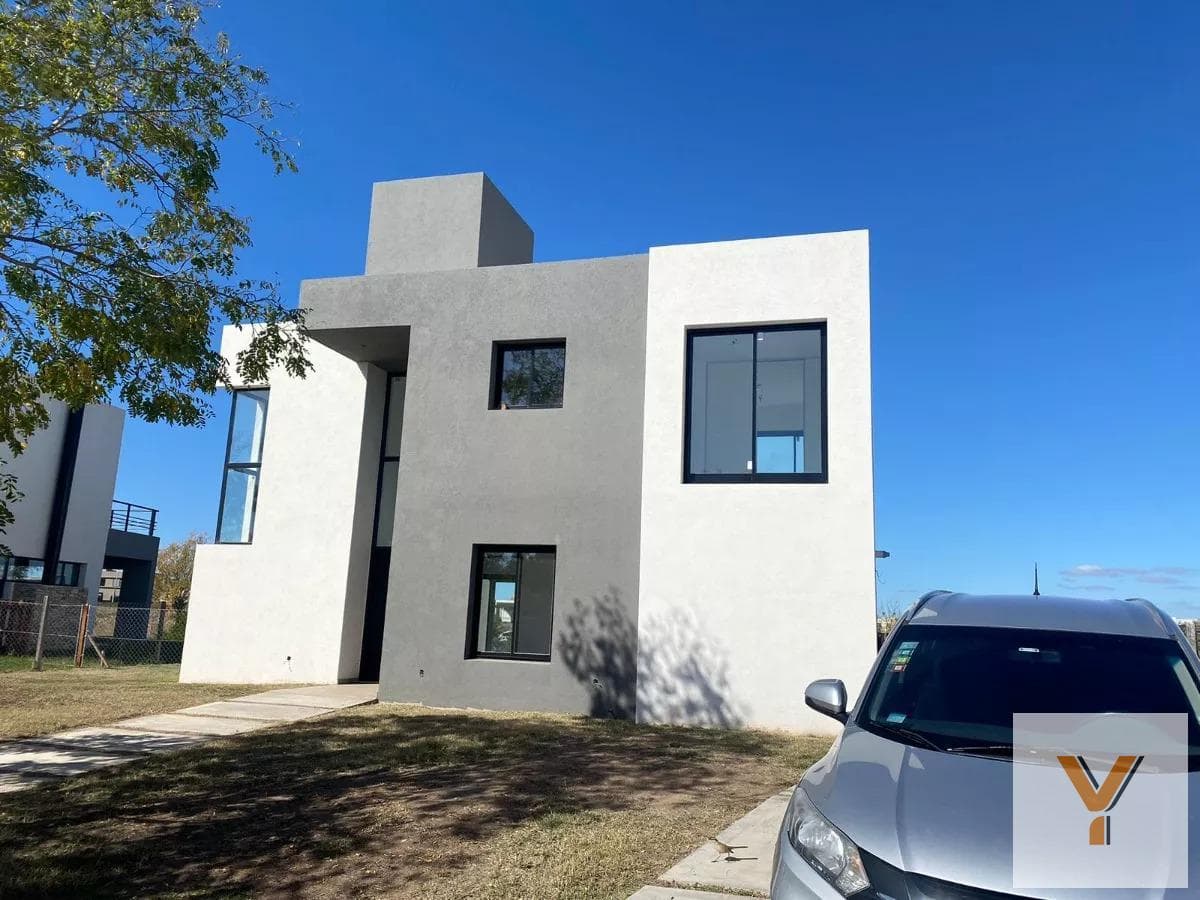 House for Sale - 3 Bedrooms, 4 Bathrooms - Garage - 836 square meters - Escobar