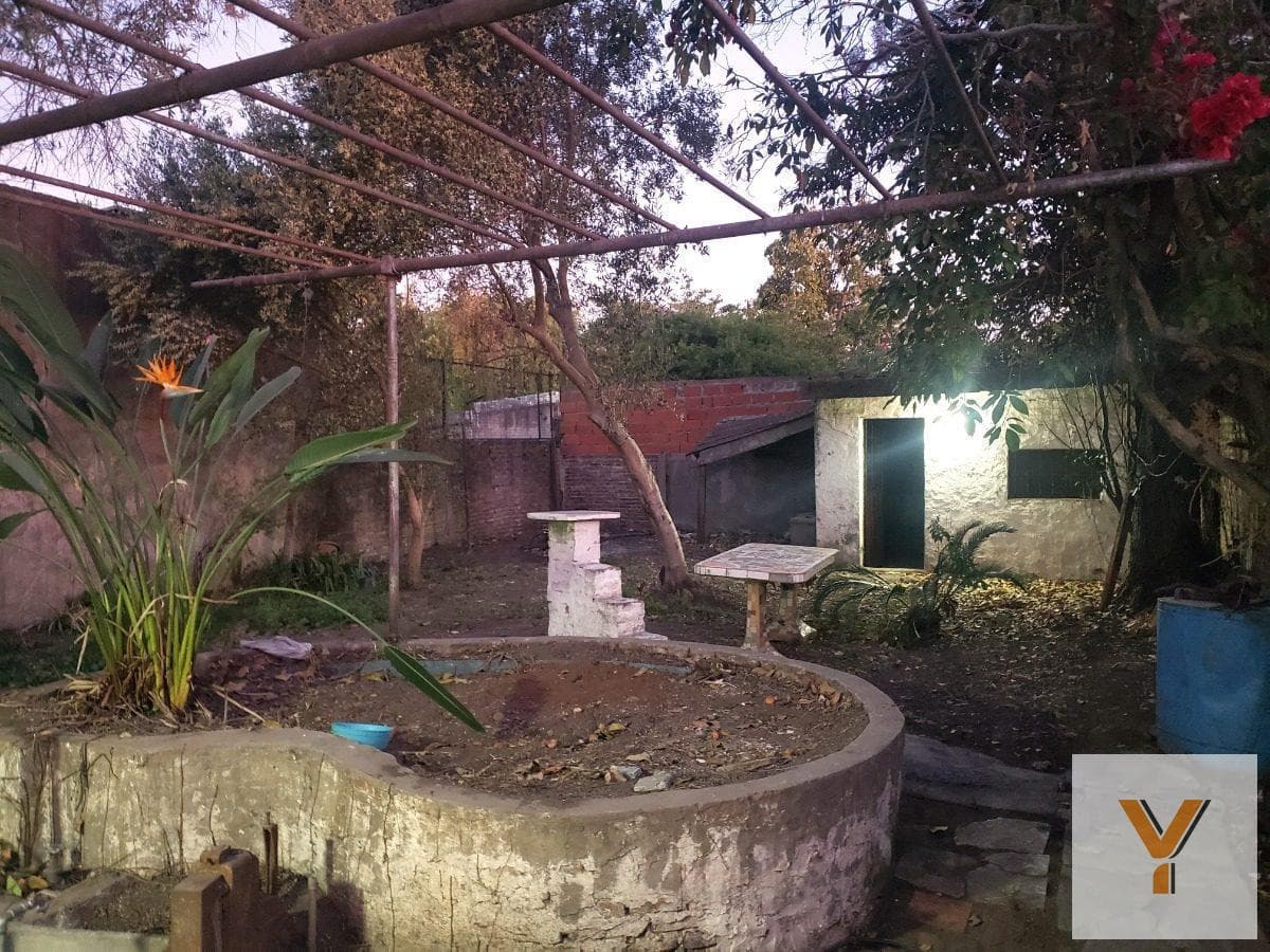 House for sale - 2 bedrooms, 1 bathroom - large yard - 320 m² - Florencio Varela