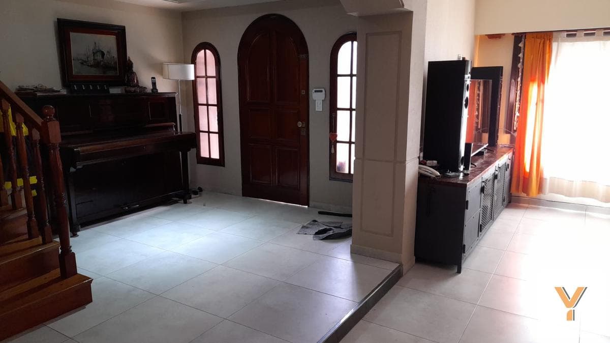 House for sale - 4 bedrooms, 3 bathrooms - Garage - 300 m² - Ramos Mejía