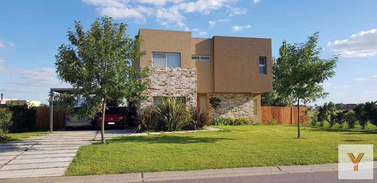 House for Sale - 4 Bedrooms, 4 Bathrooms, 2 Parking Spaces - 860 m² - Escobar