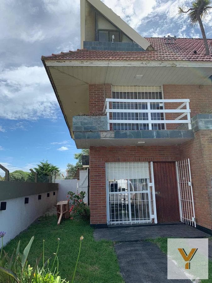 House for Sale - 3 Bedrooms, 3 Bathrooms, 1 Garage - 210 m² - Mar del Plata