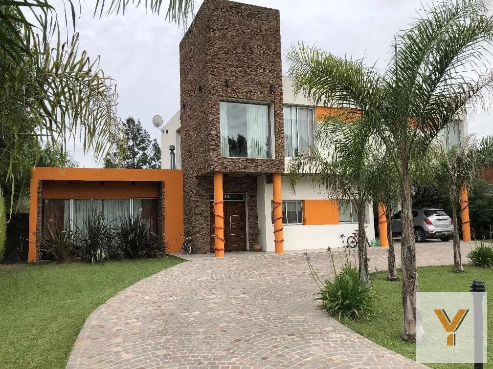House for Sale - 4 Bedrooms, 3 Bathrooms - Parking Spaces - 1,100 square meters - Presidente Perón