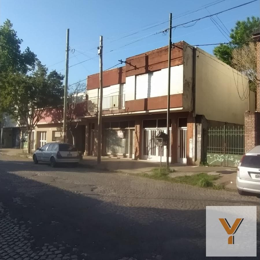 House for sale - 2 bedrooms, 3 bathrooms - 600 m² - La Plata