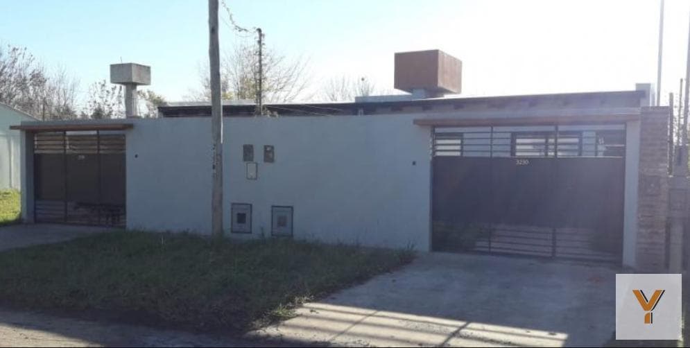 Casa en venta - 2 dormitorios 1 baño - cochera - 150mts2 - Villa Elvira, La Plata