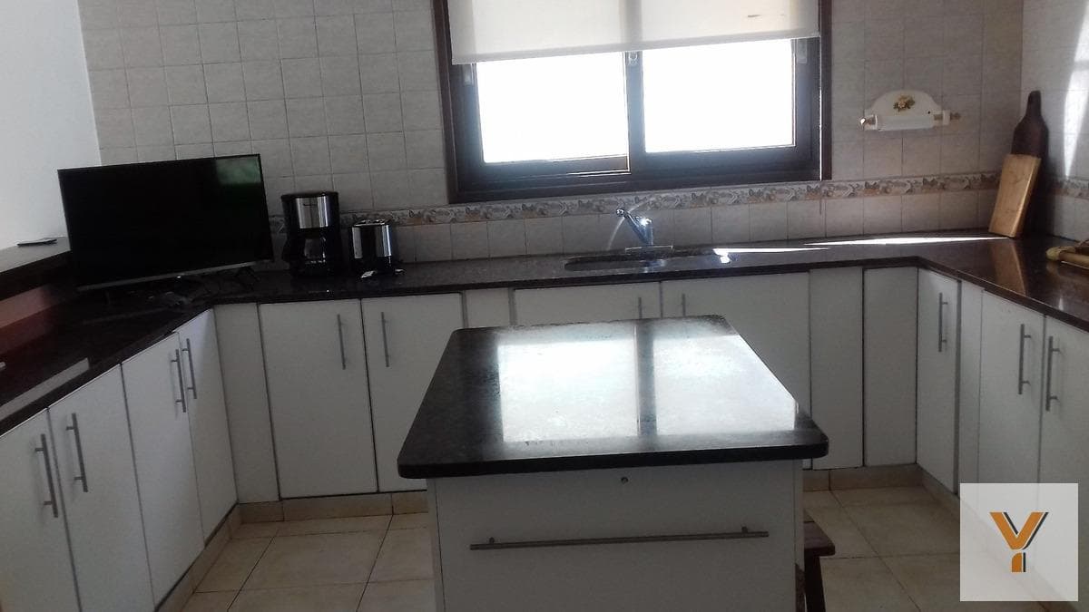 House for sale - 3 bedrooms, 3 bathrooms - 290 m² - Chascomús