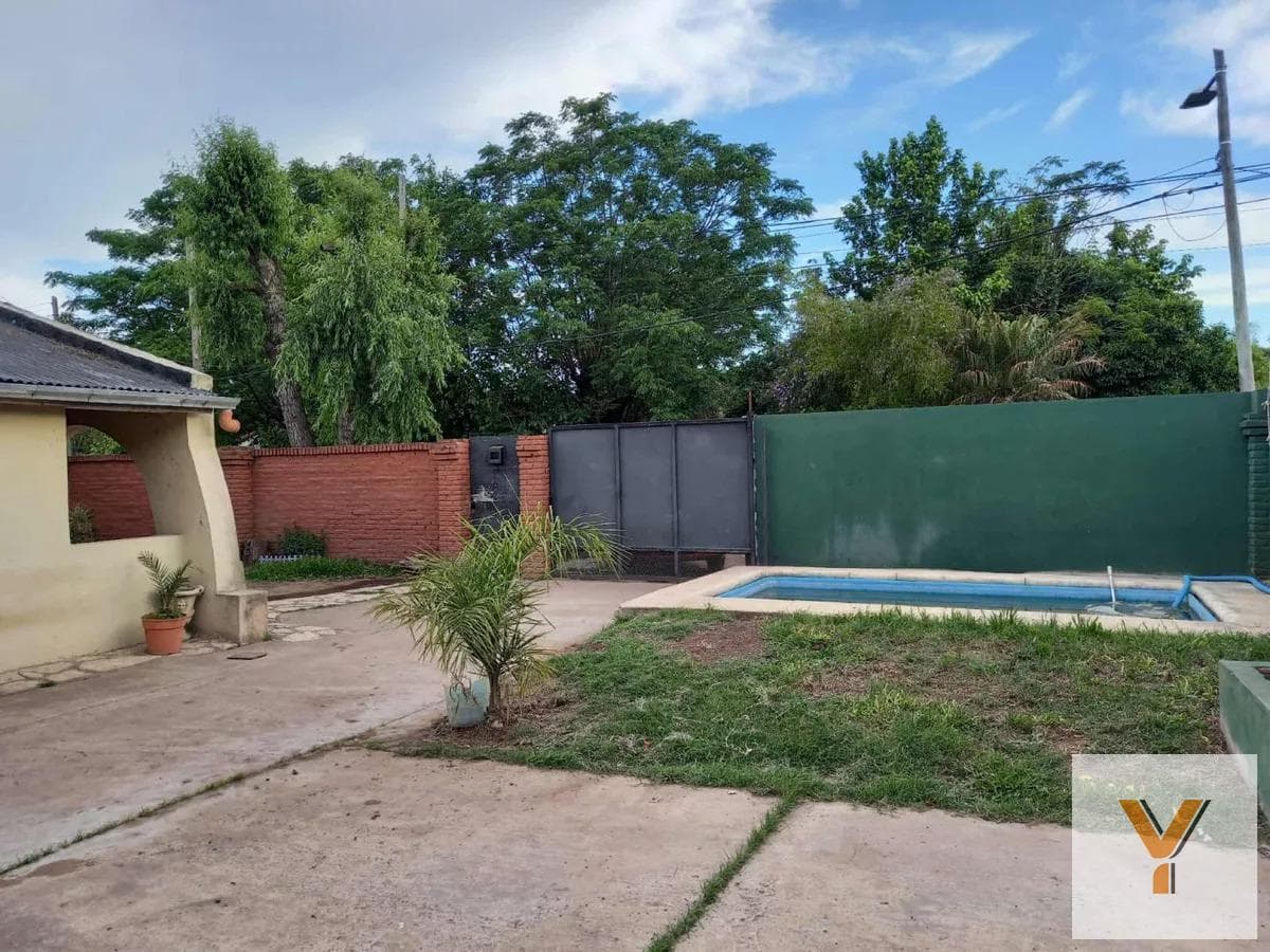 House for Sale - 2 Bedrooms, 1 Bathroom - Garage - 400 m² - Glew, Almirante Brown