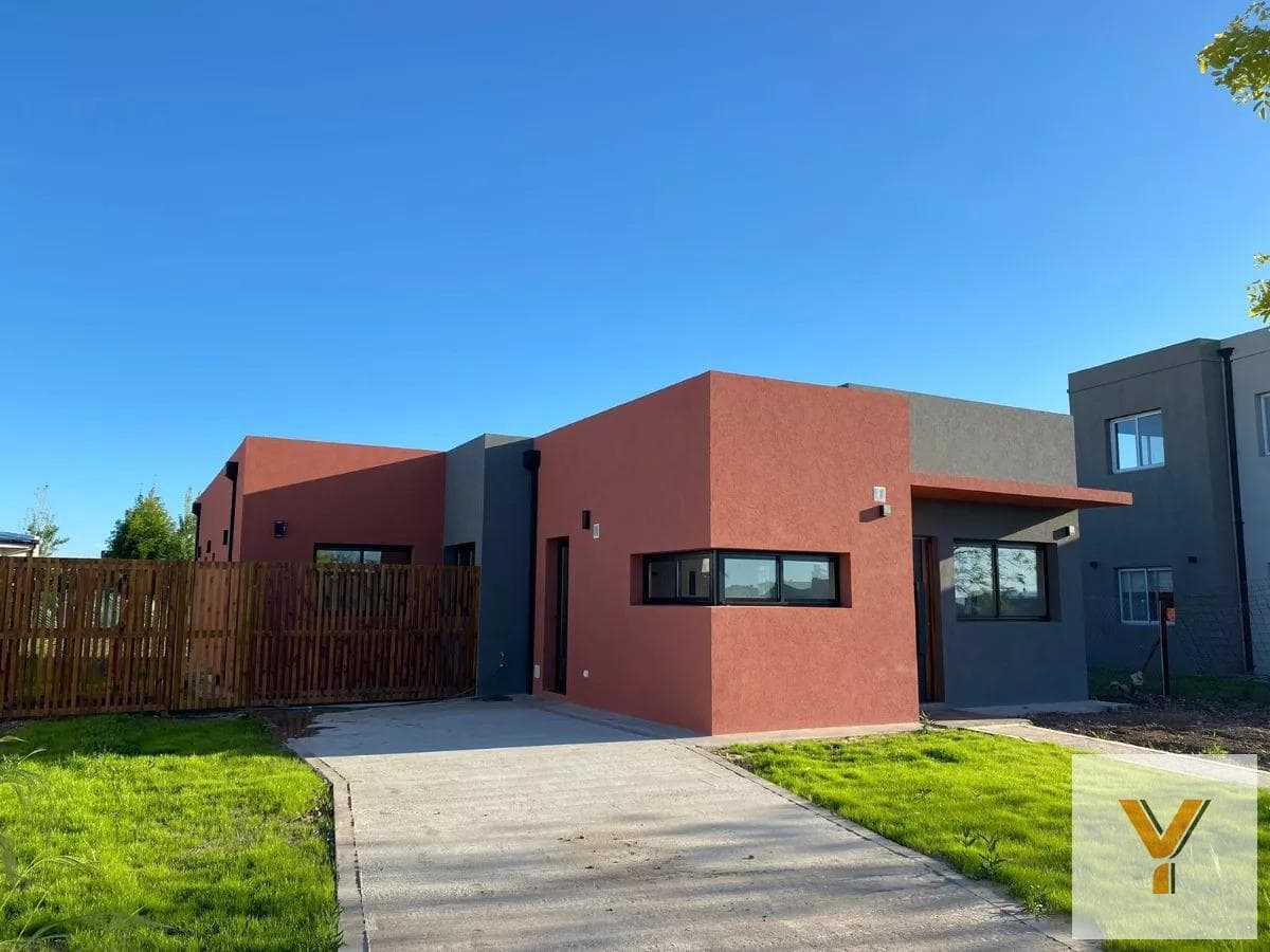 House for Sale - 3 Bedrooms, 2 Bathrooms - Garage - 150 square meters - San Sebastián, Escobar