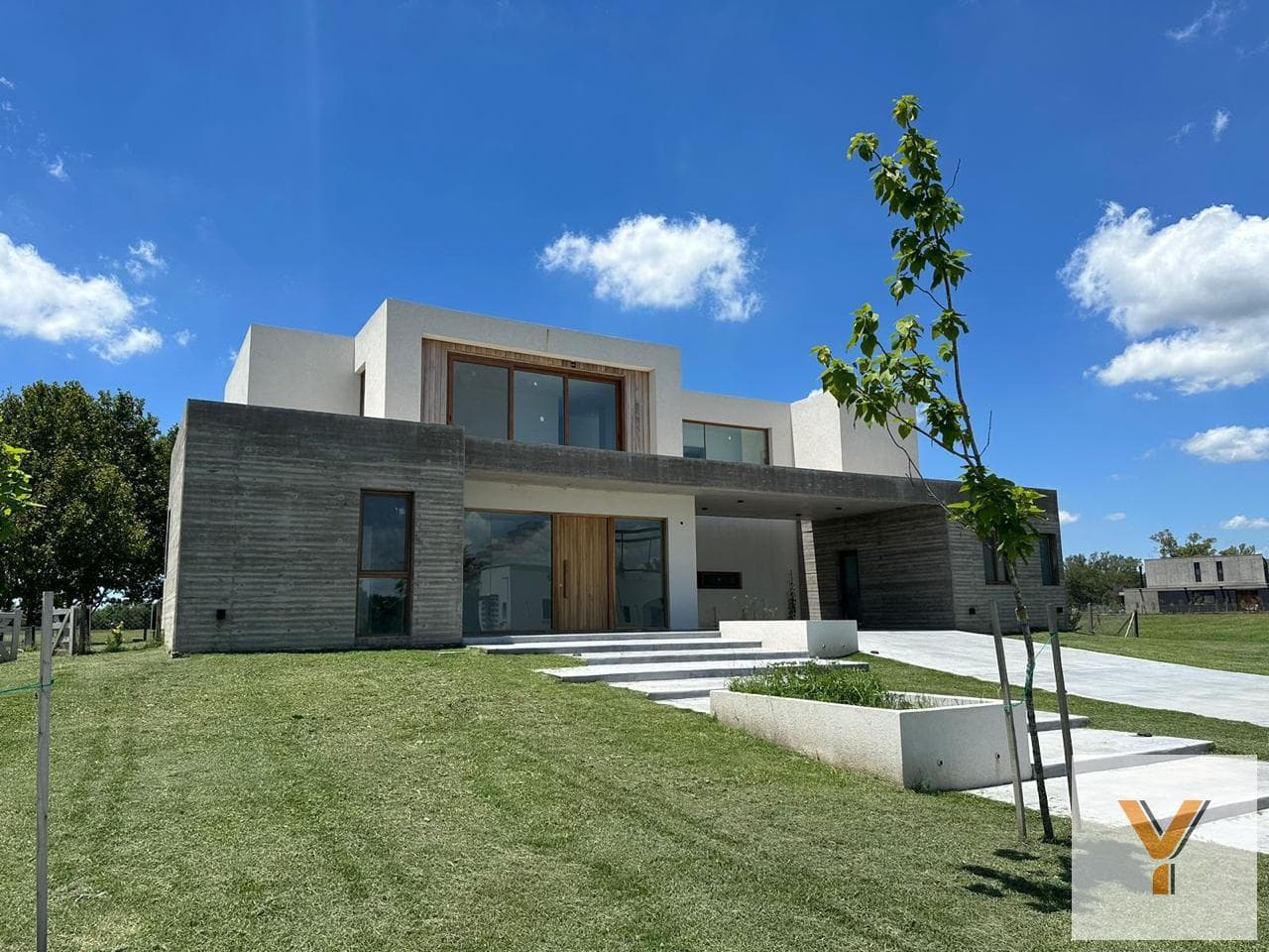 House for Sale - 4 Bedrooms, 5 Bathrooms - Parking Spaces - 387 m² - El Milord, Pilar
