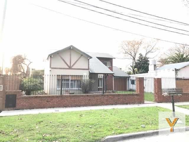 House for Sale - 5 Bedrooms, 3 Bathrooms - Garage - 623 m² - Ituzaingó