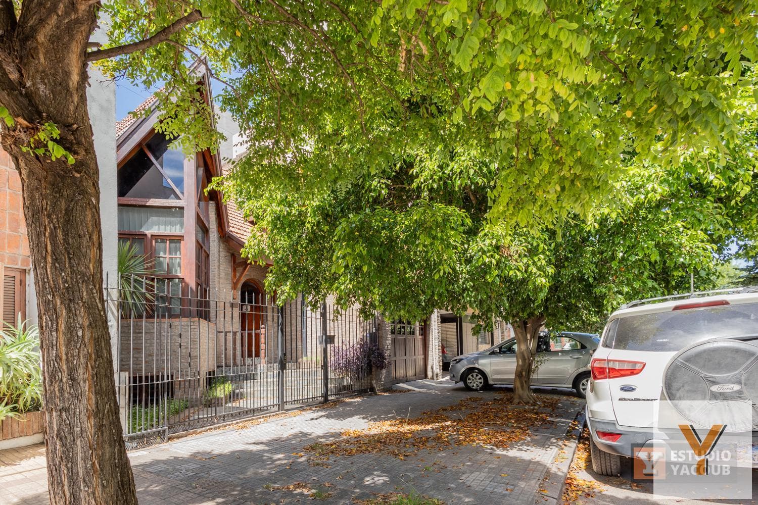 House for Sale - 3 Bedrooms, 2 Bathrooms - Garage - 240 m² - La Plata