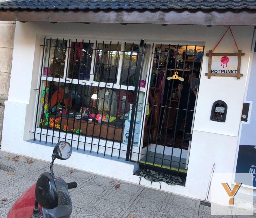 House for Sale - 5 Bedrooms, 3 Bathrooms - Garage - Commercial Space - 400 m² - Zárate