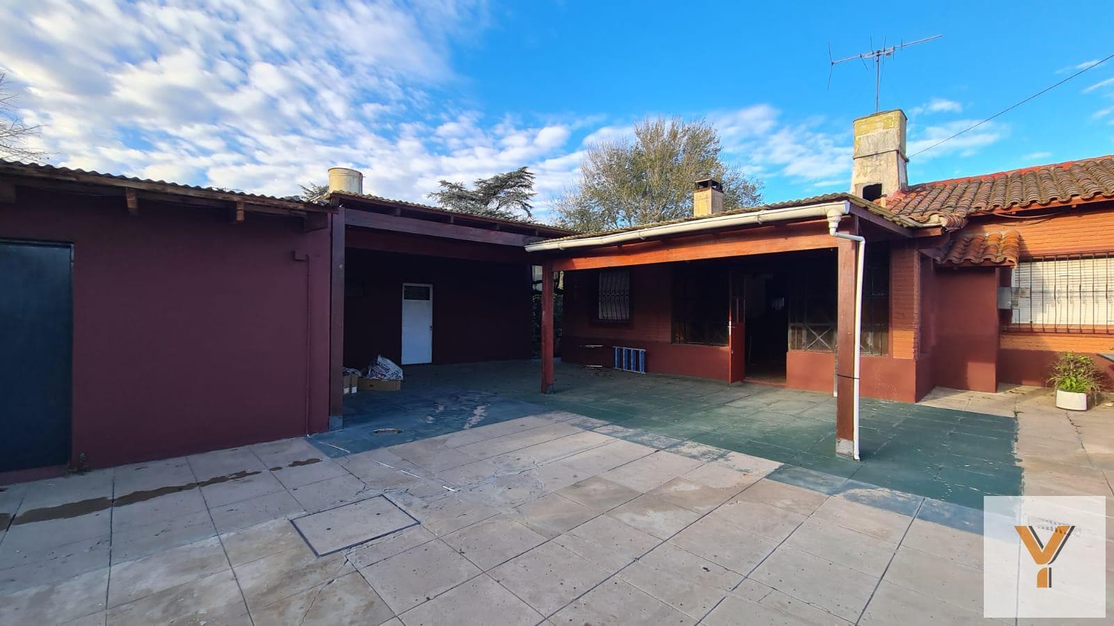 House for Sale - 5 Bedrooms, 2 Bathrooms - Garage - Pool - 280 m² - Manuel B. Gonnet