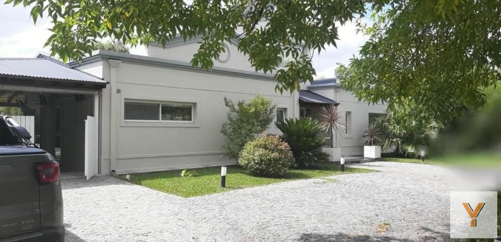 House for sale - 4 bedrooms, 3 bathrooms - garage spaces - 1,600 m² - Haras Del Sur I, La Plata