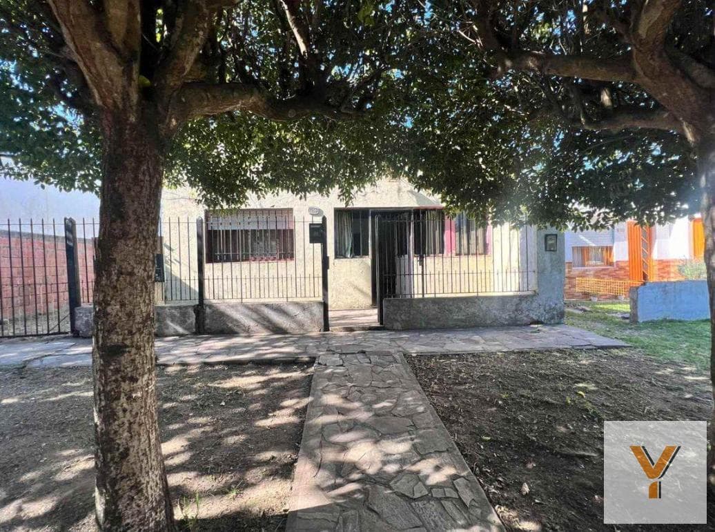 House for sale - 1 bedroom, 1 bathroom - Garage - 400 m² - Los Hornos, La Plata