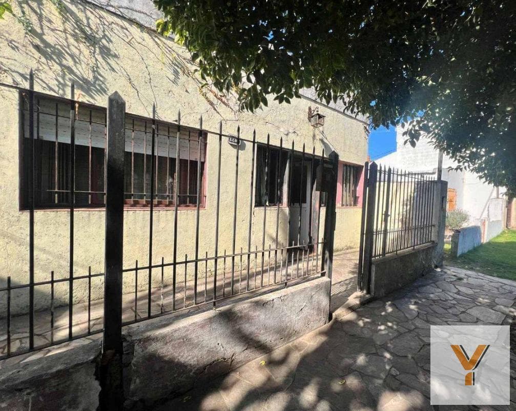 House for sale - 1 bedroom, 1 bathroom - Garage - 400 m² - Los Hornos, La Plata