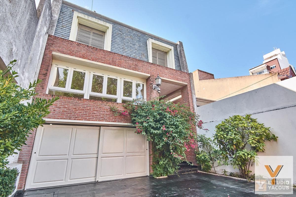 House for sale - 4 bedrooms, 4 bathrooms - 350 m² - Parking spaces - La Plata